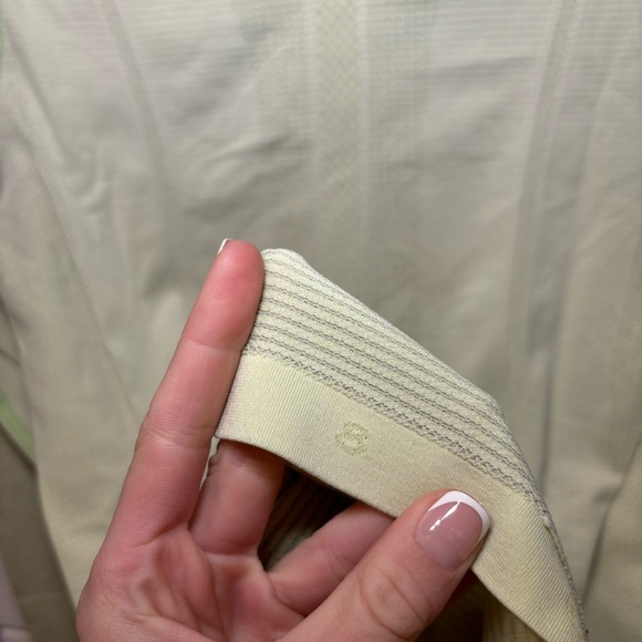 Lululemon Run Swiftly Tech Long Sleeve
Yellow / Light Green - Picture 12 of 12